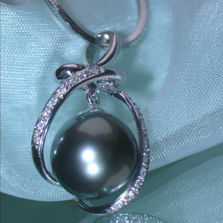 Delicate Tahitian Pearl Diamond Pendant