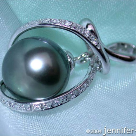 Delicate Tahitian Pearl Diamond Pendant