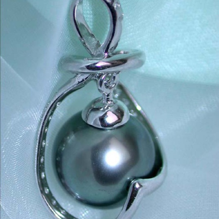 Delicate Tahitian Pearl Diamond Pendant