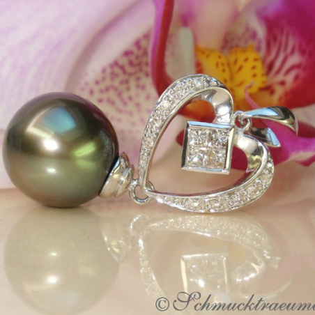 Feminine Tahitian Pearl Diamond Pendant