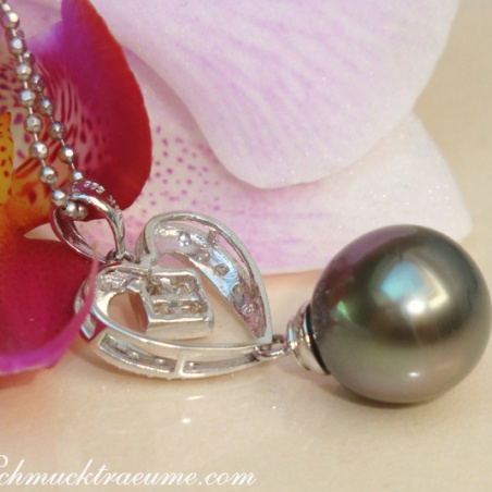 Feminine Tahitian Pearl Diamond Pendant