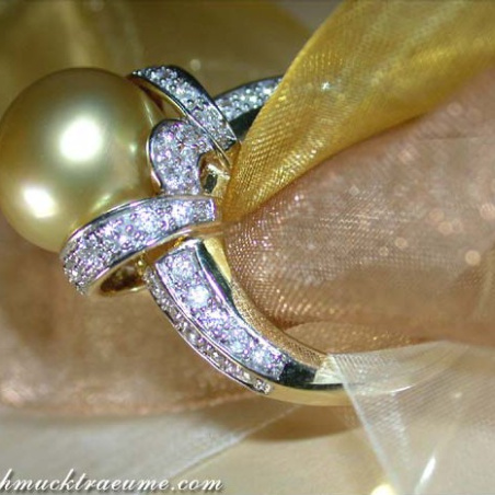 Gorgeous Golden Southsea Pearl Diamond Ring (Collar Style)