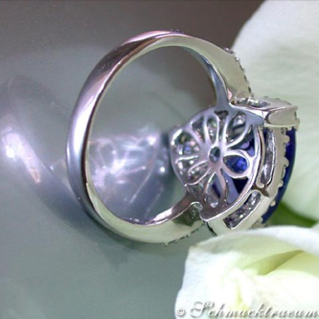 Attractive Tanzanite Ring with Diamonds