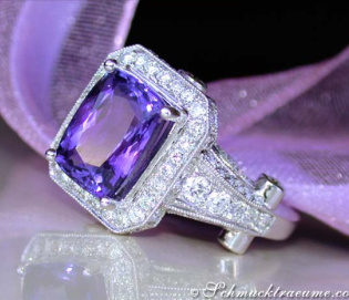 Elegant Tanzanite Ring with Diamonds