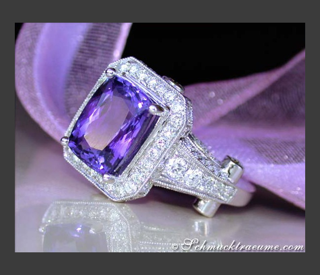 Elegant Tanzanite Ring with Diamonds Elegant Tanzanite Ring with Diamonds