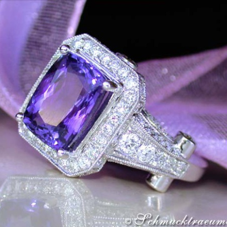 Elegant Tanzanite Ring with Diamonds