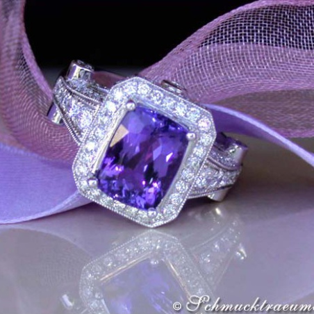 Elegant Tanzanite Ring with Diamonds