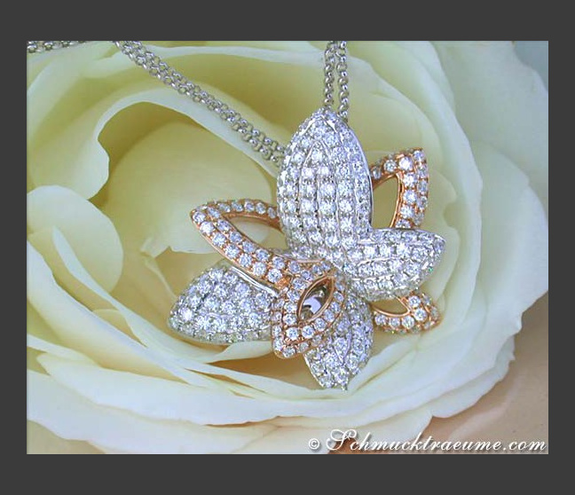 Beautiful Diamond Butterfly Pendant Beautiful Diamond Butterfly Pendant