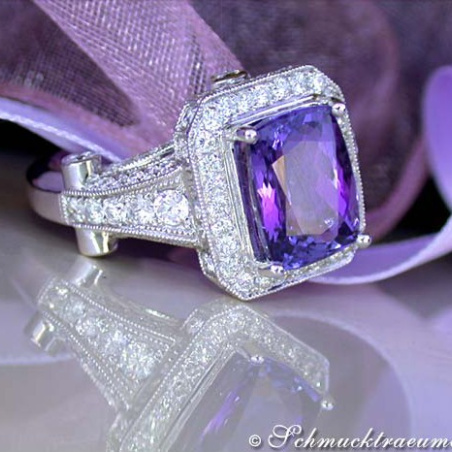 Elegant Tanzanite Ring with Diamonds