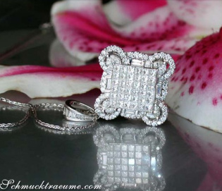Excellent Pendant with Diamonds of 5 Different Cuts