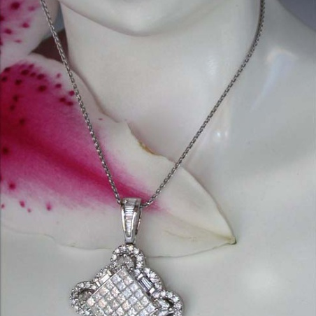 Excellent Pendant with Diamonds of 5 Different Cuts