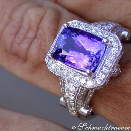 Elegant Tanzanite Ring with Diamonds