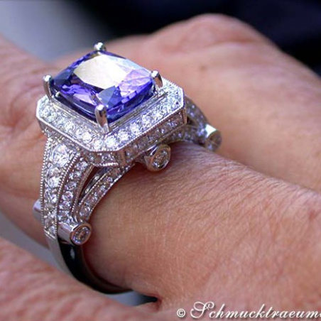 Elegant Tanzanite Ring with Diamonds