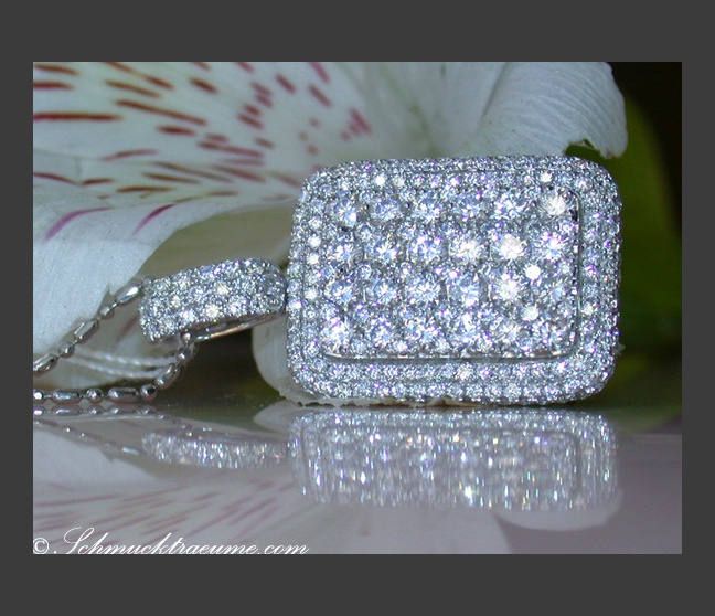 Magnificent Diamond Pendant (3,01 ct.) Magnificent Diamond Pendant (3,01 ct.)