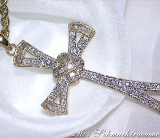 Precious Diamond Cross Pendant in Yellow gold