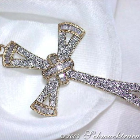 Precious Diamond Cross Pendant in Yellow gold