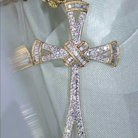 Precious Diamond Cross Pendant in Yellow gold