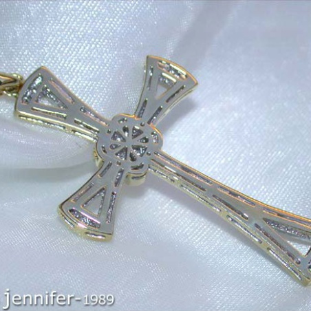 Precious Diamond Cross Pendant in Yellow gold
