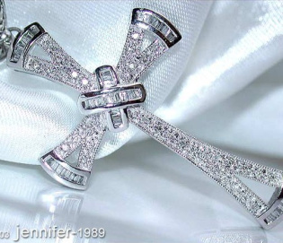 Precious Diamond Cross Pendant in White gold