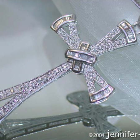 Precious Diamond Cross Pendant in White gold