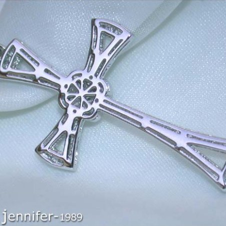 Precious Diamond Cross Pendant in White gold