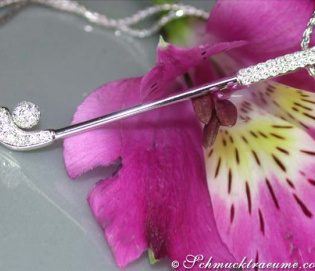 Beautiful Golf Club Diamond Pendant in White gold 18k