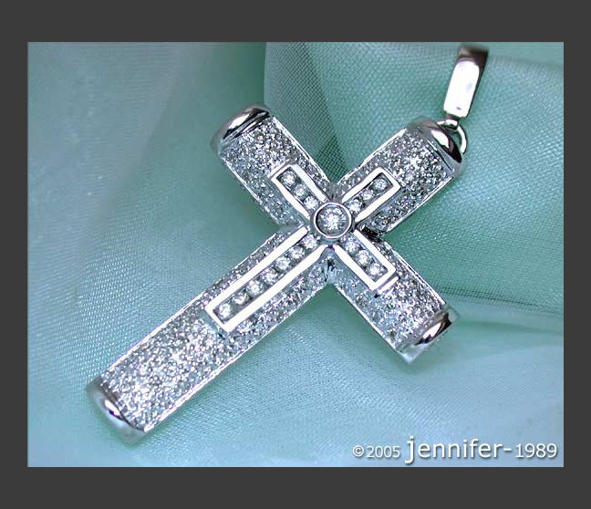 Precious Diamond Cross in Cross Pendant in White Gold 18k Precious Diamond Cross in Cross Pendant in White Gold 18k
