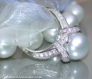 Unique Collar Style Southsea Pearl Diamond Ring