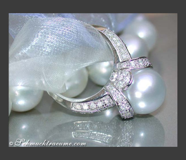 Unique Collar Style Southsea Pearl Diamond Ring Unique Collar Style Southsea Pearl Diamond Ring