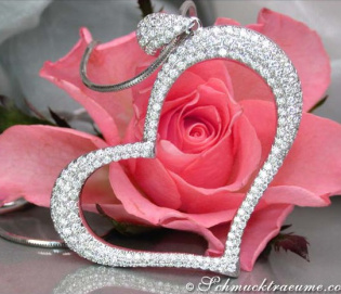 Fascinating Diamond Heart Pendant (2,09 ct.)