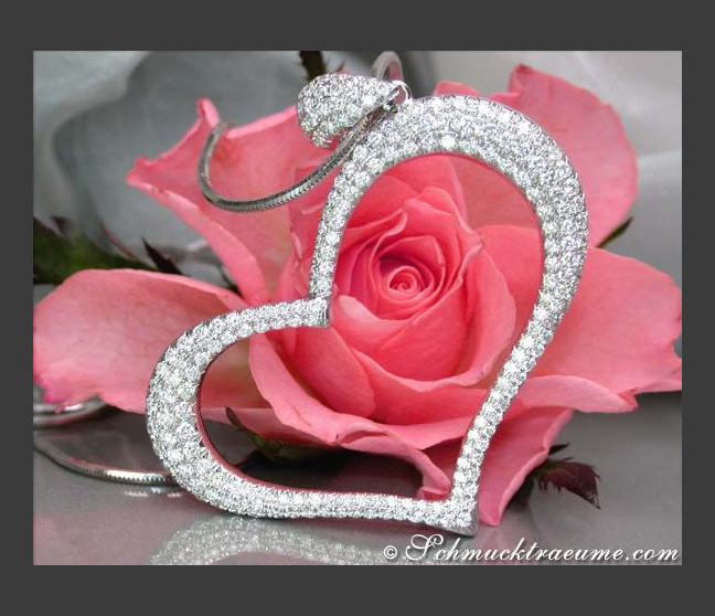 Fascinating Diamond Heart Pendant (2,09 ct.) Fascinating Diamond Heart Pendant (2,09 ct.)