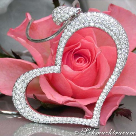 Fascinating Diamond Heart Pendant (2,09 ct.)