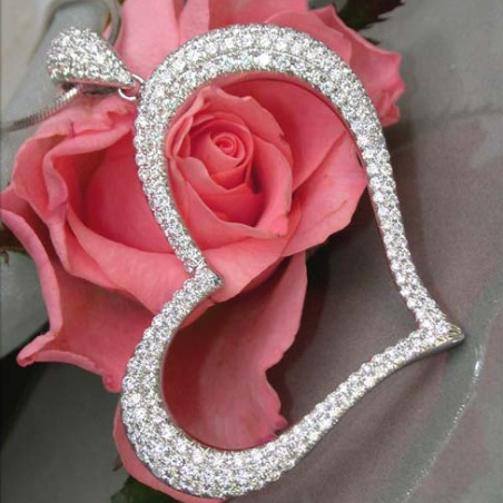 Fascinating Diamond Heart Pendant (2,09 ct.)