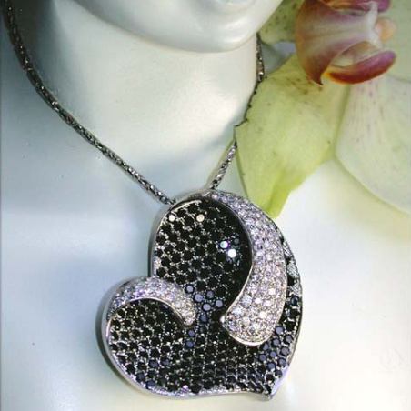 Top-class Black & White Diamond Heart Pendant
