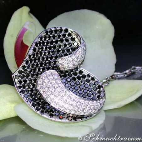 Top-class Black & White Diamond Heart Pendant