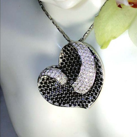 Top-class Black & White Diamond Heart Pendant