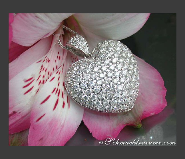 Magnificent Diamond Heart Pendant (4,05 ct.) Magnificent Diamond Heart Pendant (4,05 ct.)