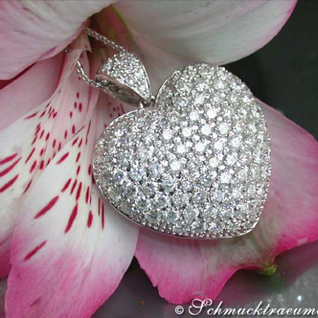 Magnificent Diamond Heart Pendant (4,05 ct.)