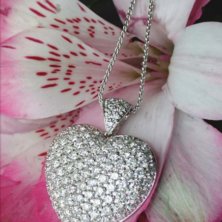 Magnificent Diamond Heart Pendant (4,05 ct.)