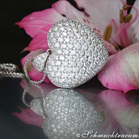 Magnificent Diamond Heart Pendant (4,05 ct.)