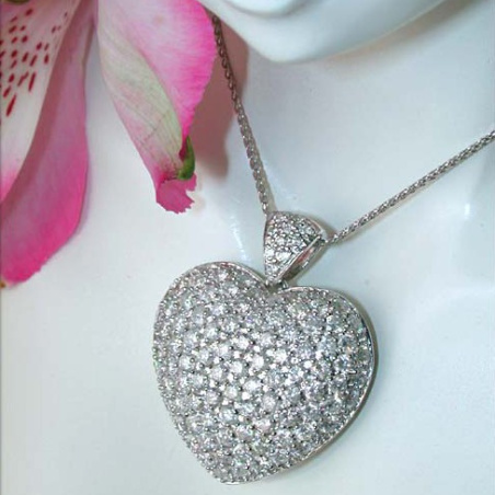 Magnificent Diamond Heart Pendant (4,05 ct.)