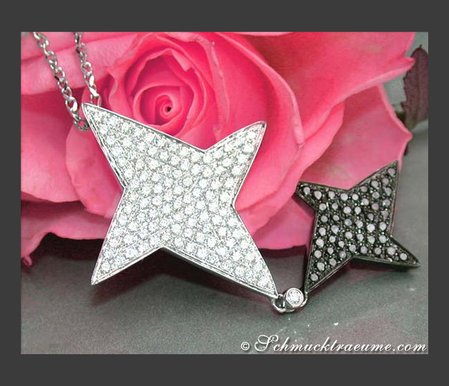 Extravagant Black & White Diamond Star Pendant Extravagant Black & White Diamond Star Pendant