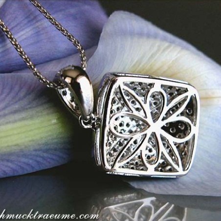 Sporty Pendant with Natural Brown Diamonds