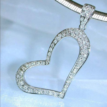 Enchanting Diamond Heart Pendant in White gold