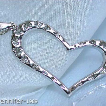 Enchanting Diamond Heart Pendant in White gold