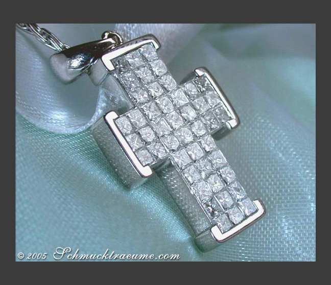Exquisite Diamond Cross Pendant (Invisible Setting) Exquisite Diamond Cross Pendant (Invisible Setting)