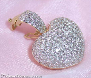 Pretty Diamond Heart Pendant in Yellow Gold