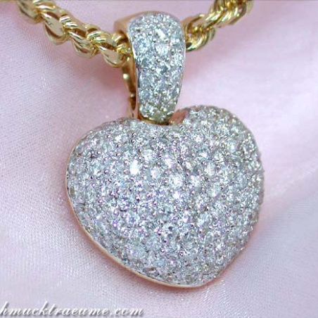 Pretty Diamond Heart Pendant in Yellow Gold