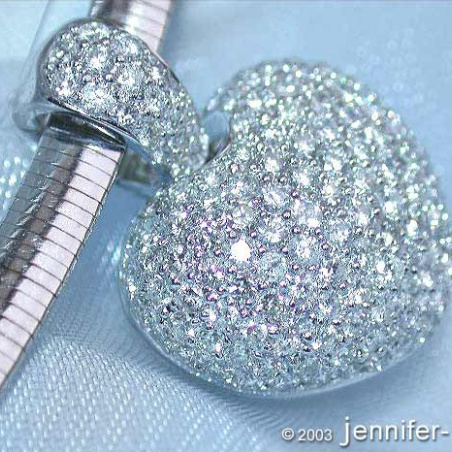 Timeless Diamond Heart Pendant in White gold