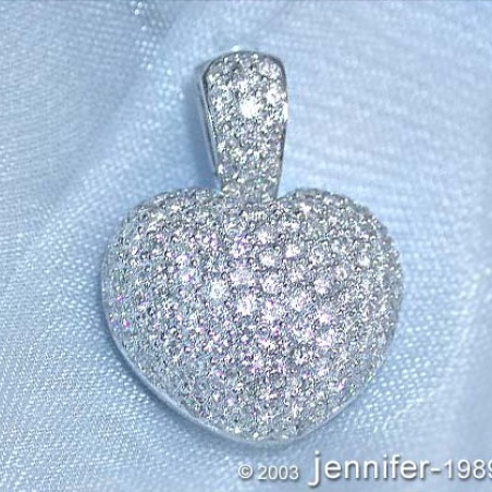 Timeless Diamond Heart Pendant in White gold